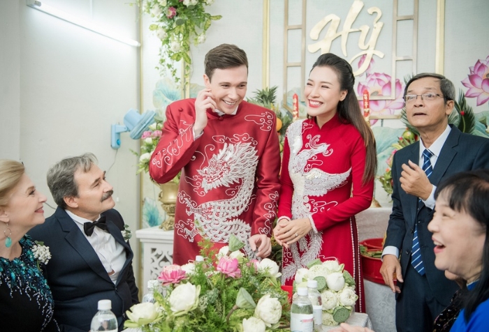 Cérémonie de proposition, première étape des coutumes pour se marier au Vietnam 